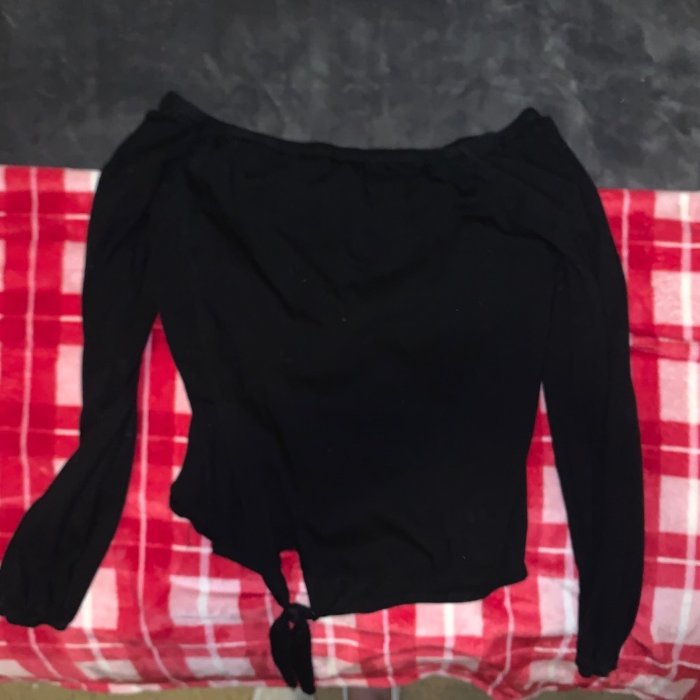 ✨3 FOR $13✨ Ivy and Main black long sleeve